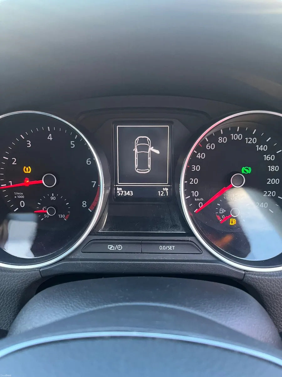 2016 VOLKSWAGEN POLO RED AUTOMATIC LOW KS