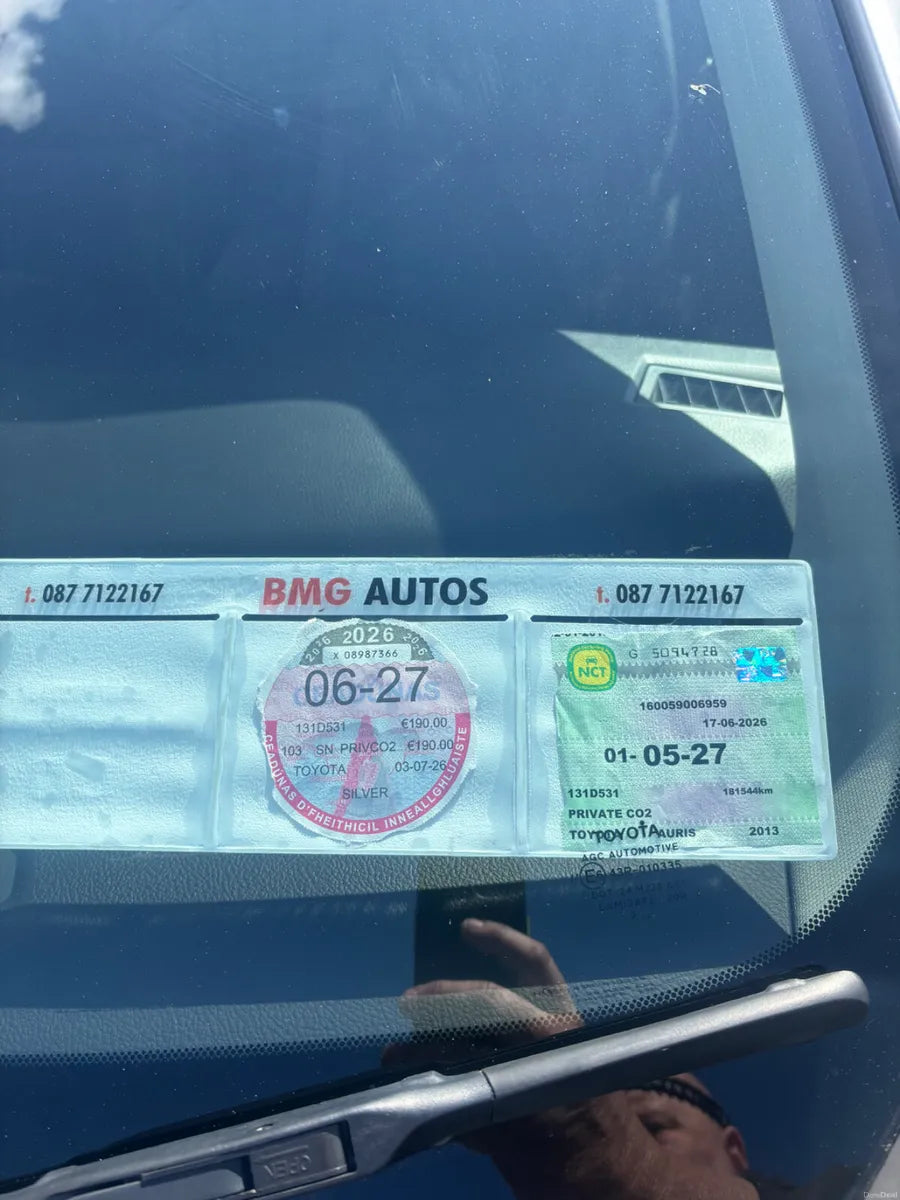 Toyota Auris 2013 low kilometres free delivery
