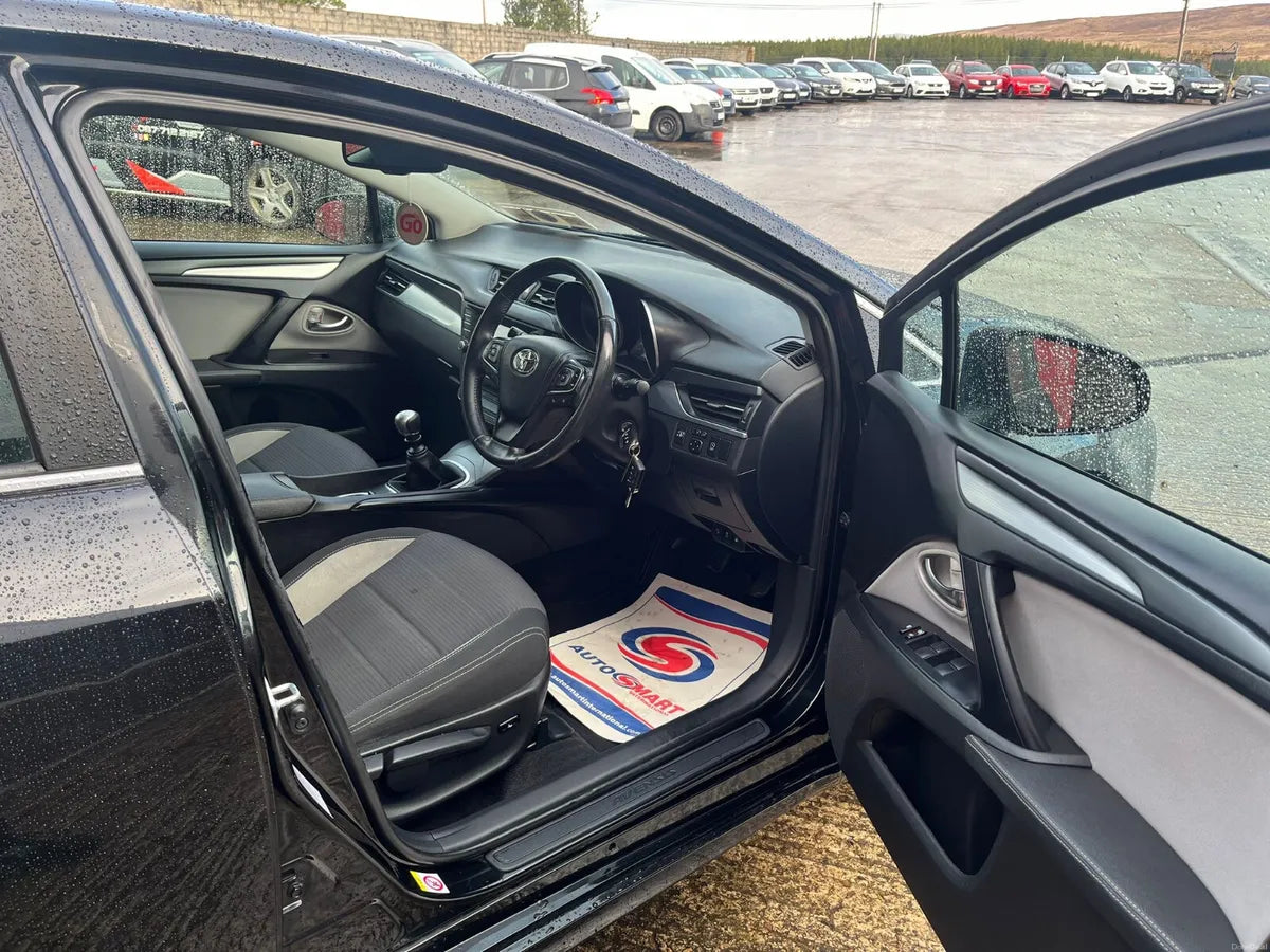 TOYOTA AVENSIS 2016 - 2.0 Luna new NCT warranty
