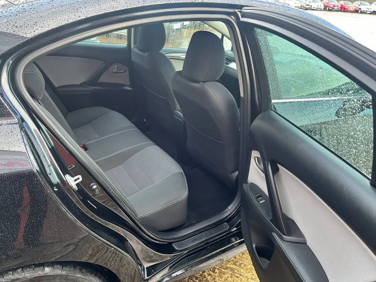 TOYOTA AVENSIS 2016 - 2.0 Luna new NCT warranty