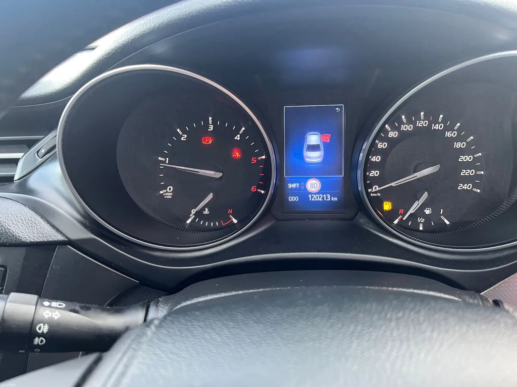 TOYOTA AVENSIS 2016 - 2.0 Luna new NCT warranty