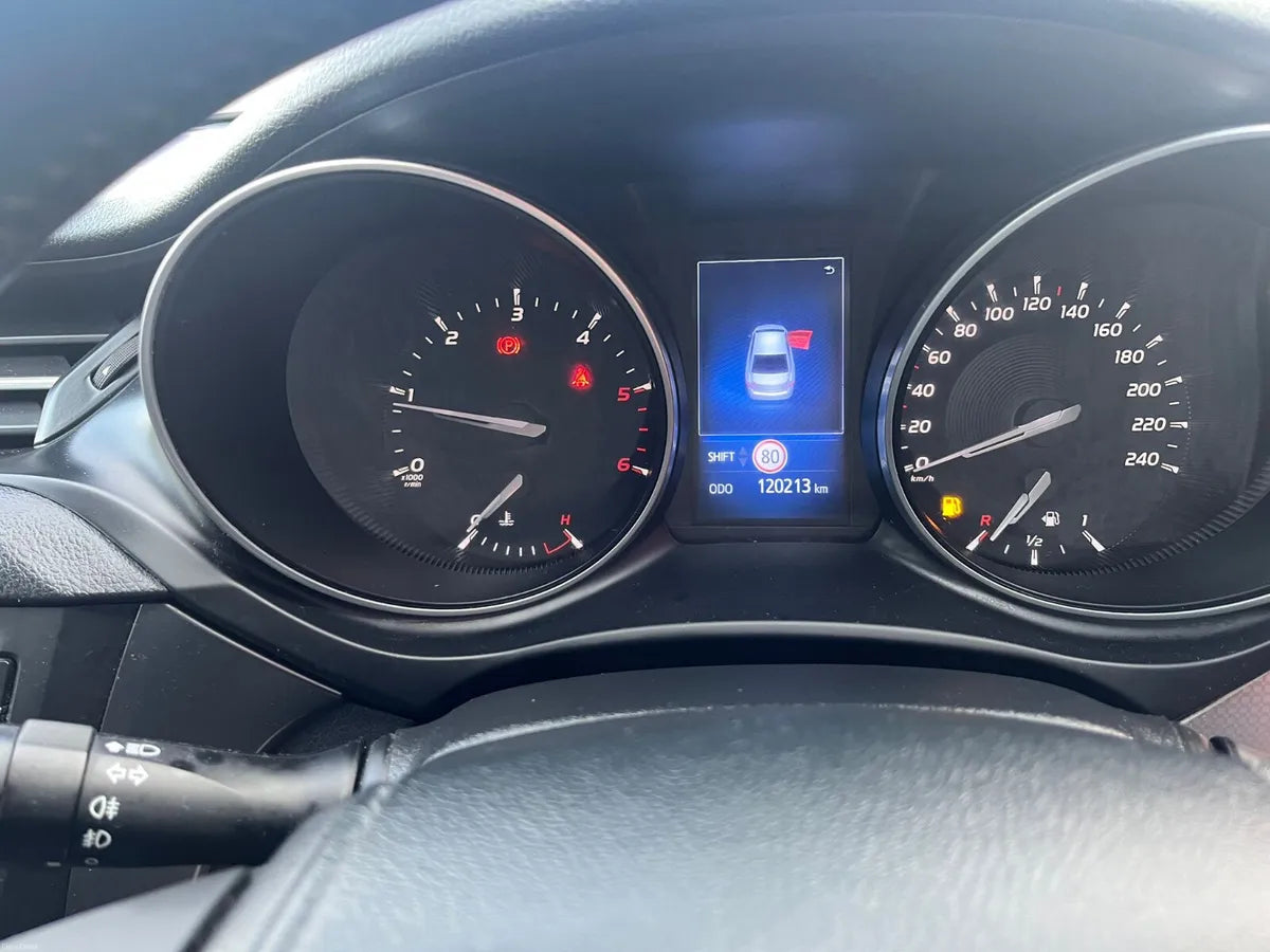 TOYOTA AVENSIS 2016 - 2.0 Luna new NCT warranty