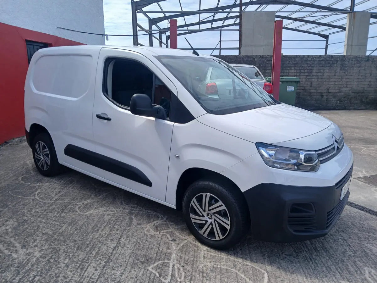 Citroen Berlingo 2022 free delivery new CVRT