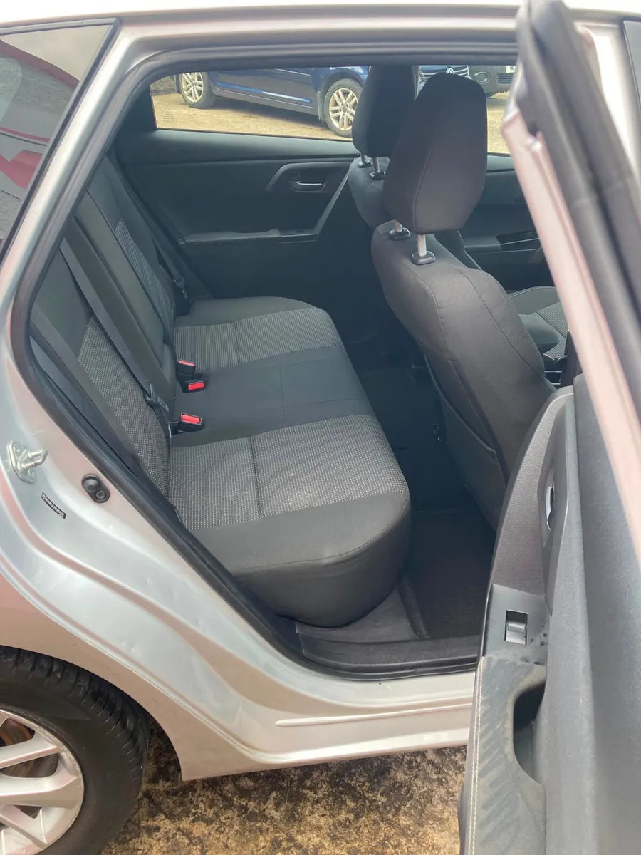 Toyota Auris 2013 low kilometres free delivery