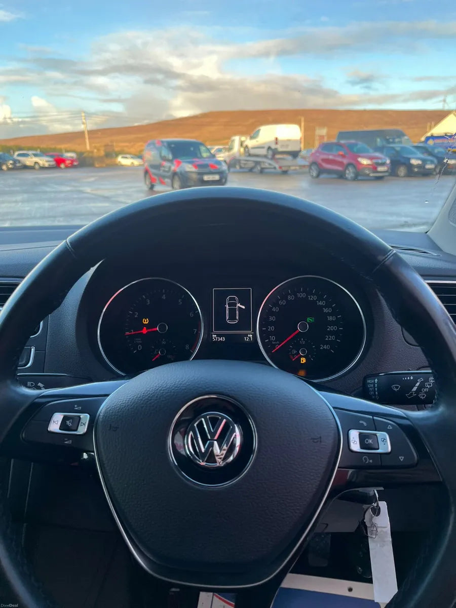 2016 VOLKSWAGEN POLO RED AUTOMATIC LOW KS